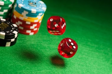 Live roulette wheel spinning on qq777slot login mobile screen